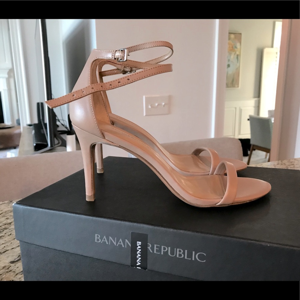 New in Box! Banana Republic sandals